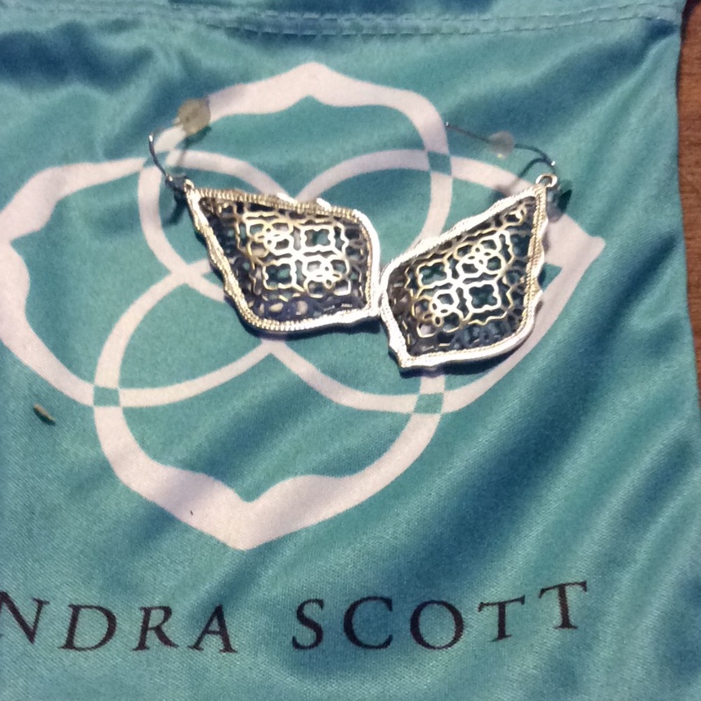 Beautiful Kendra Scott earrings